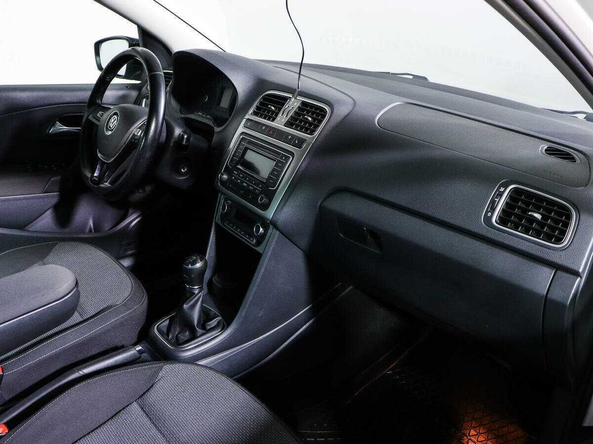 Б/У Фольксваген Поло 2017 года. Фото: #6