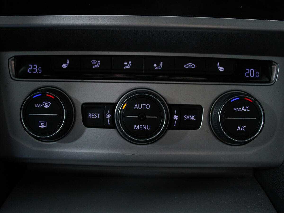 Б/У Фольксваген Пассат 2018 года. Фото: #16