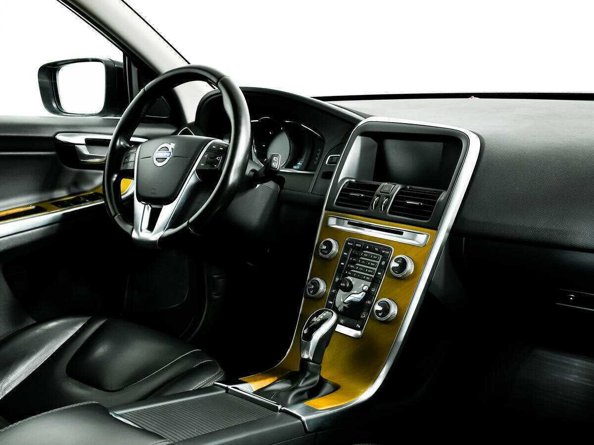 Б/У Вольво ИксЦ60 2016 года. Фото: #6