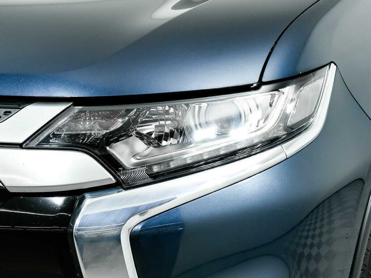 Б/У Митсубиши Оутлэндер 2018 года. Фото: #12