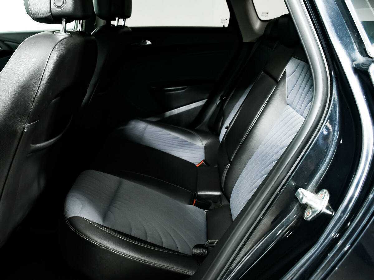 Б/У Опель Астра 2013 года. Фото: #11