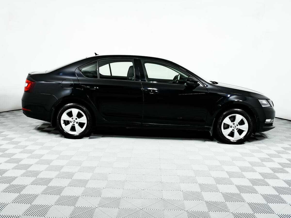 Б/У Шкода Октавия 2017 года. Фото: #3