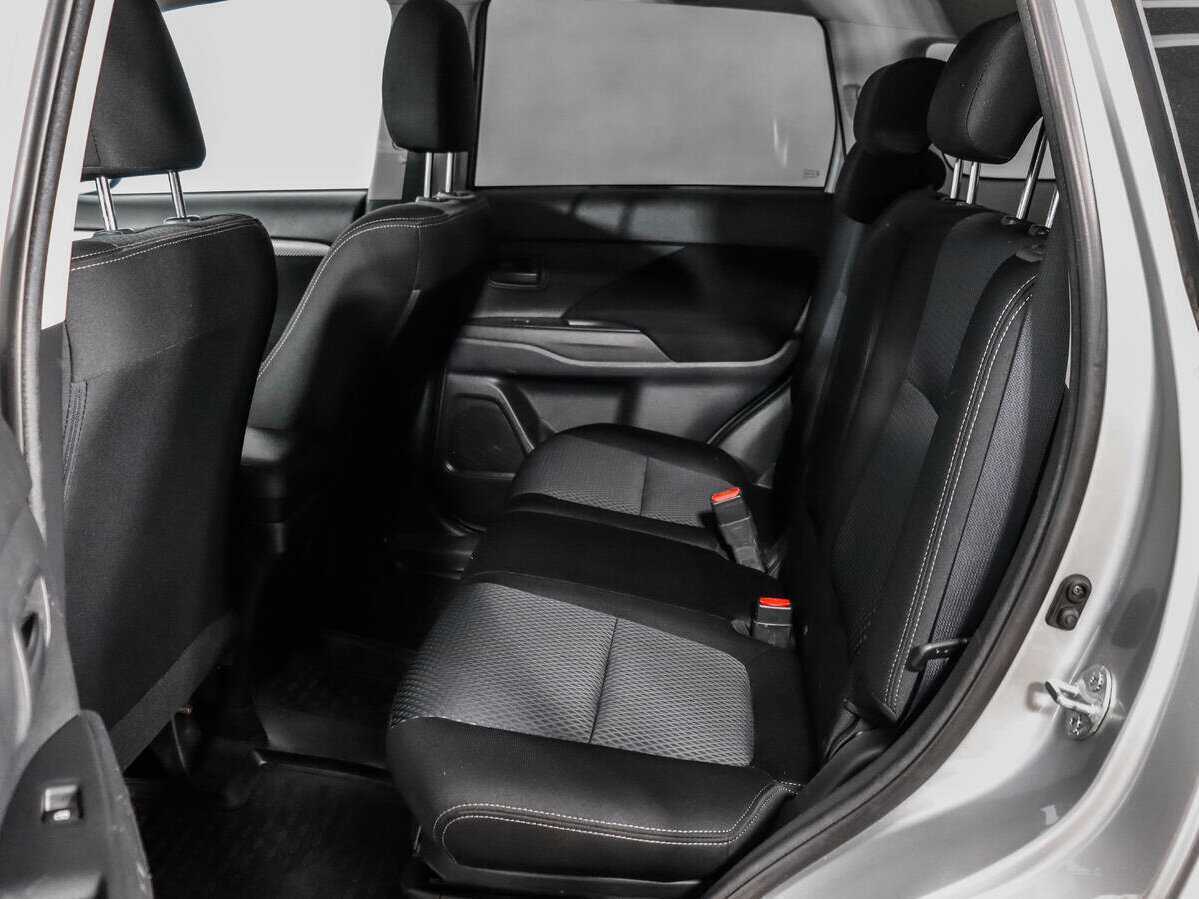 Б/У Митсубиши Оутлэндер 2018 года. Фото: #9