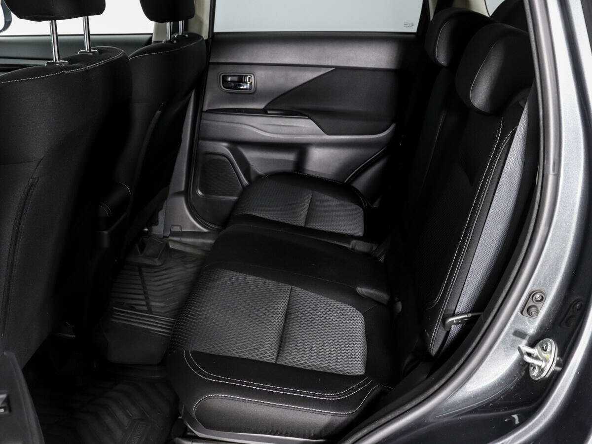 Б/У Митсубиши Оутлэндер 2019 года. Фото: #11