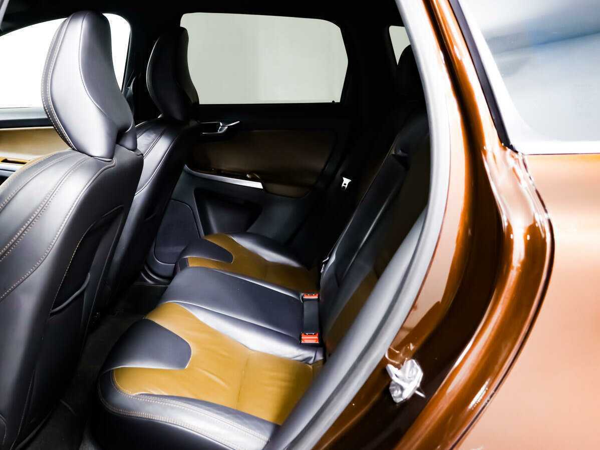 Б/У Вольво ИксЦ60 2014 года. Фото: #11