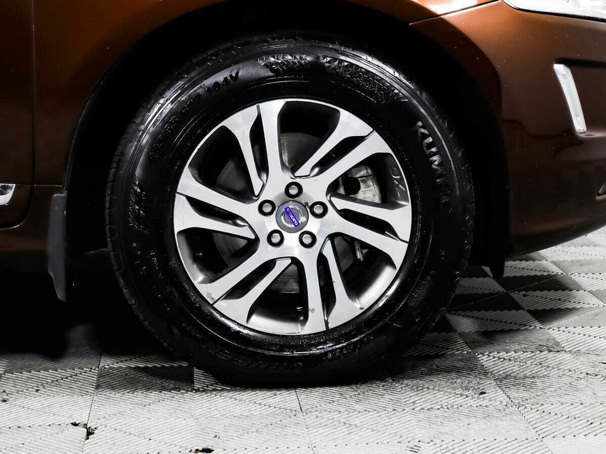 Б/У Вольво ИксЦ60 2014 года. Фото: #13