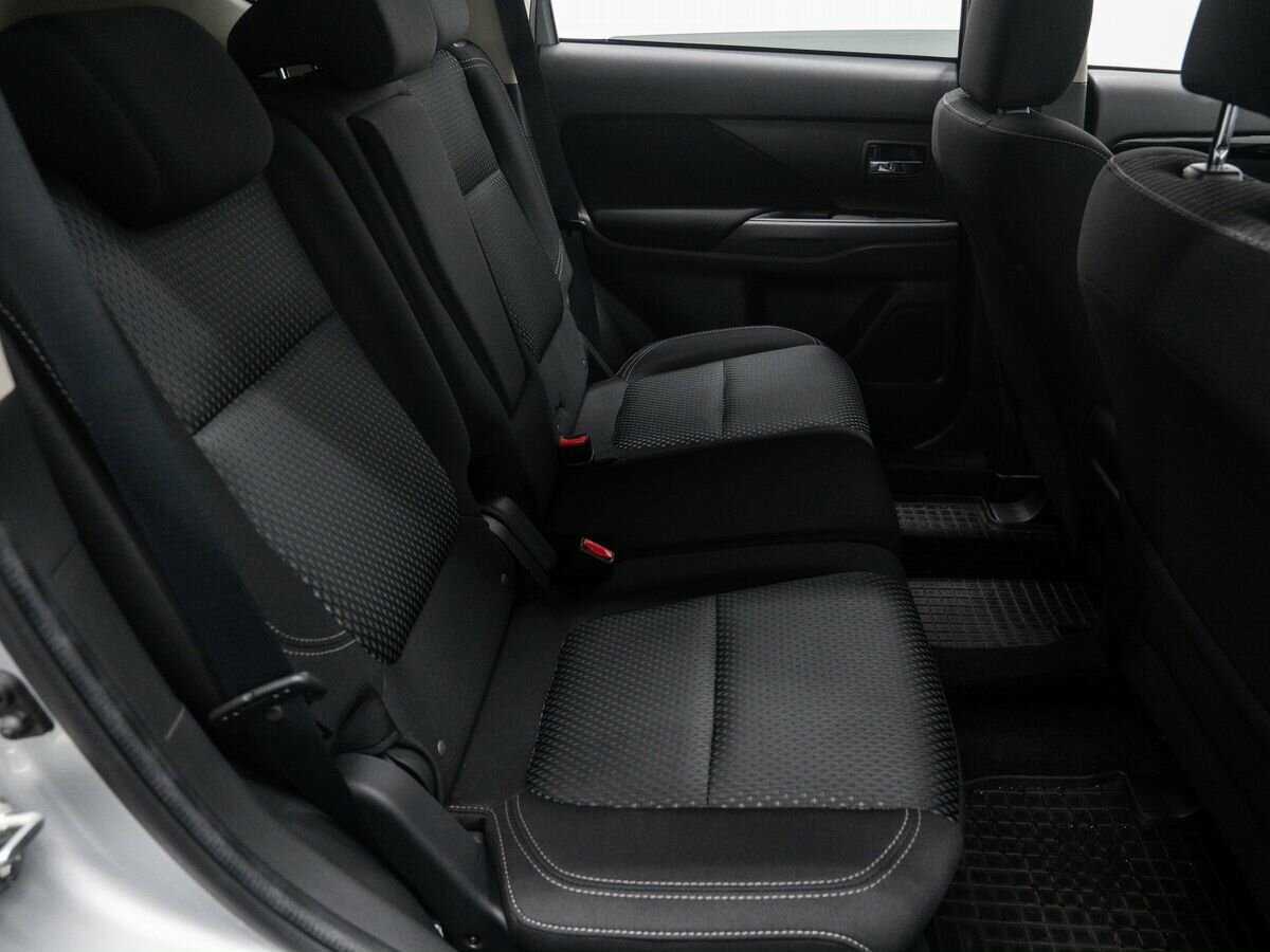 Б/У Митсубиши Оутлэндер 2019 года. Фото: #9