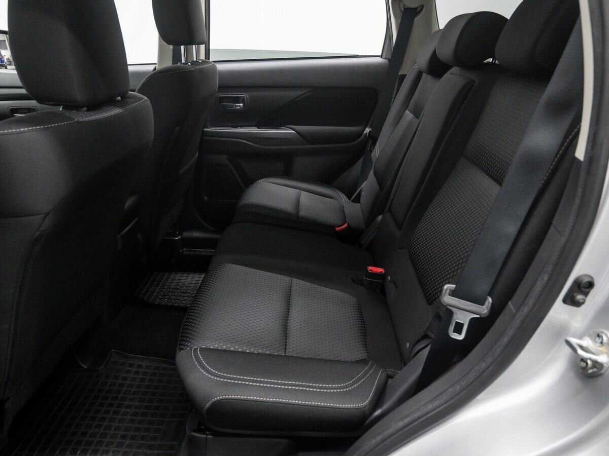 Б/У Митсубиши Оутлэндер 2019 года. Фото: #12