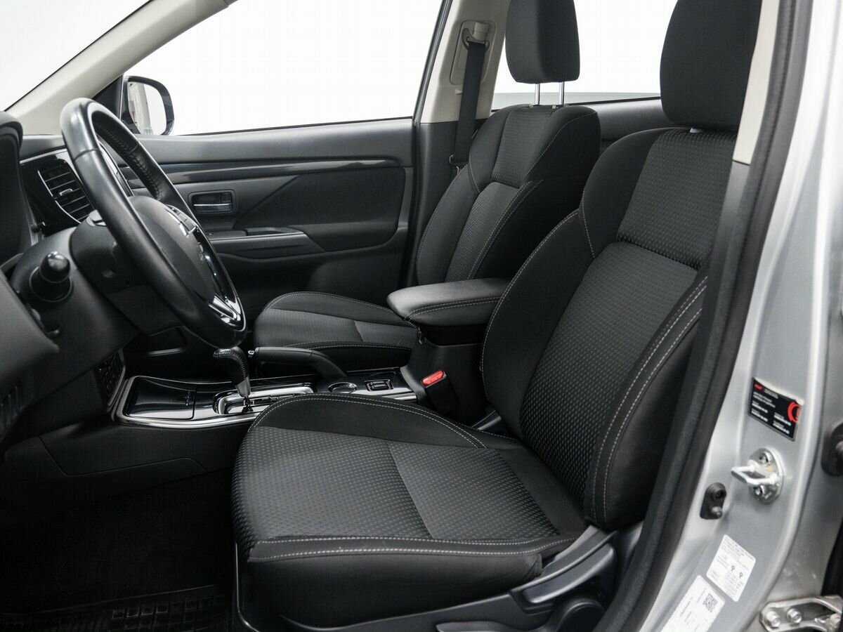 Б/У Митсубиши Оутлэндер 2019 года. Фото: #14