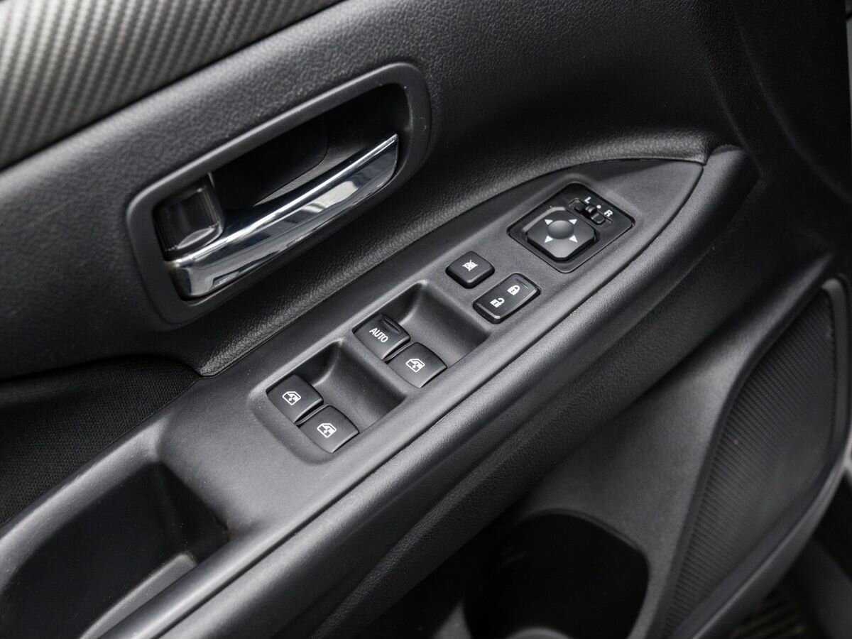 Б/У Митсубиши Оутлэндер 2016 года. Фото: #16