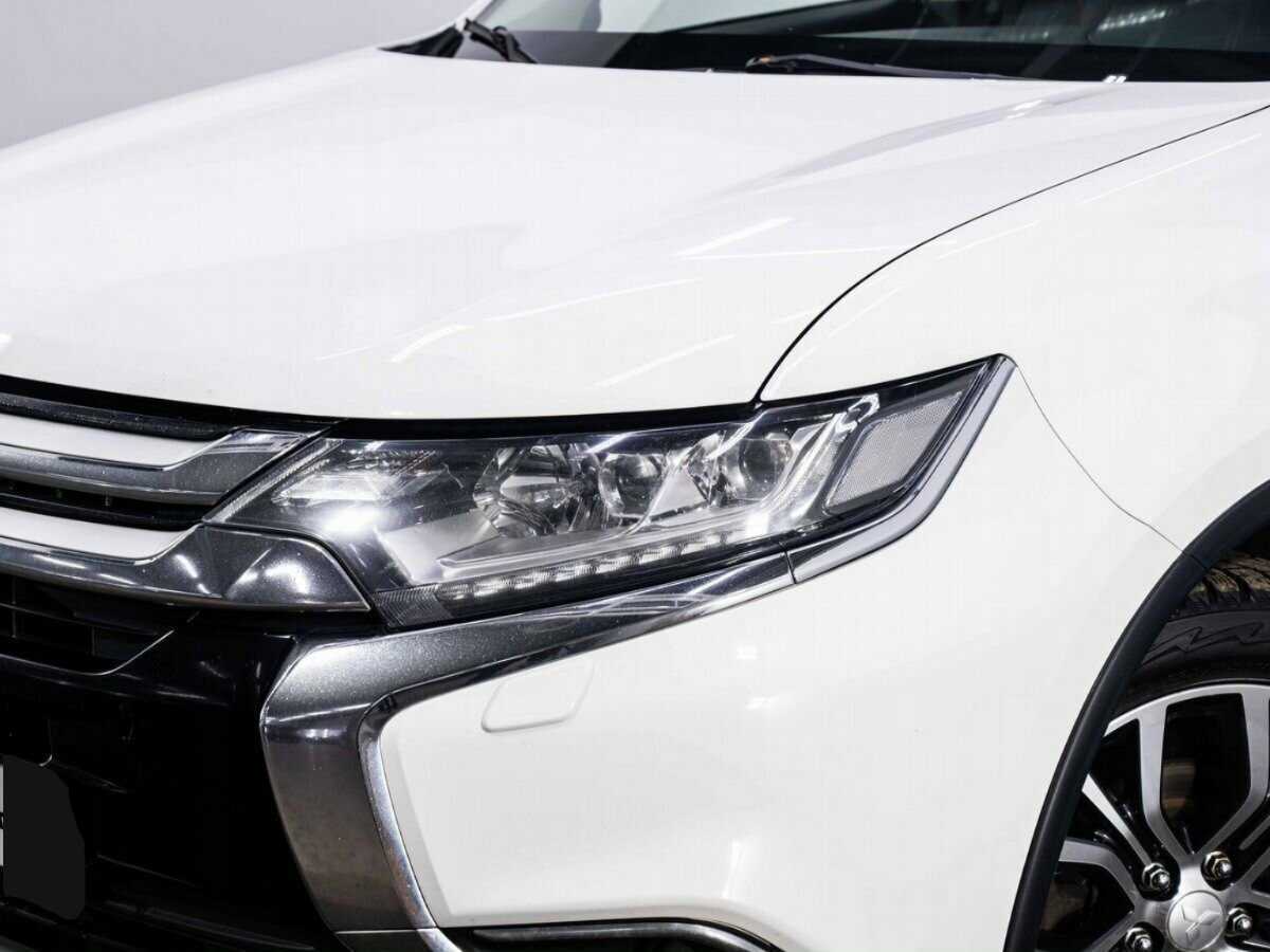 Б/У Митсубиши Оутлэндер 2016 года. Фото: #6