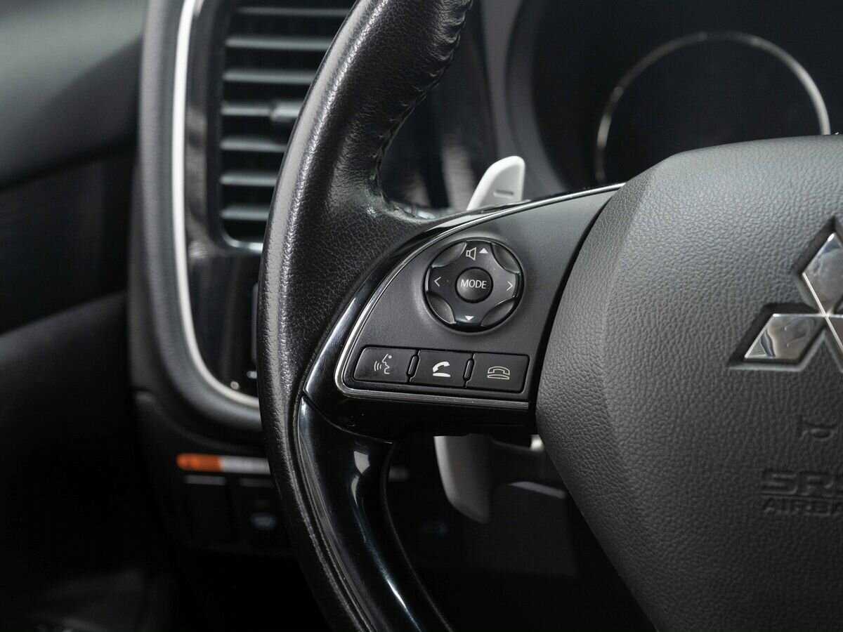 Б/У Митсубиши Оутлэндер 2016 года. Фото: #16