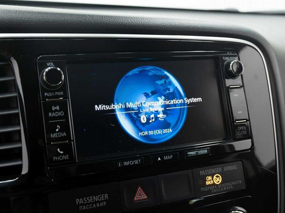 Б/У Митсубиши Оутлэндер 2016 года. Фото: #21