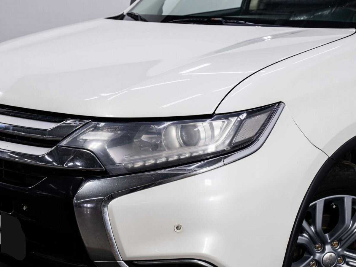 Б/У Митсубиши Оутлэндер 2018 года. Фото: #6