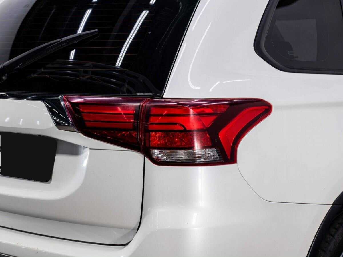 Б/У Митсубиши Оутлэндер 2018 года. Фото: #23