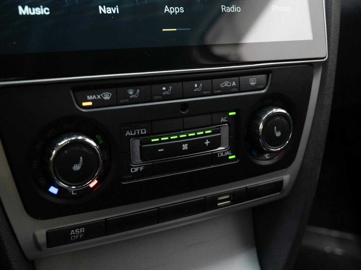 Б/У Шкода Октавия 2012 года. Фото: #17