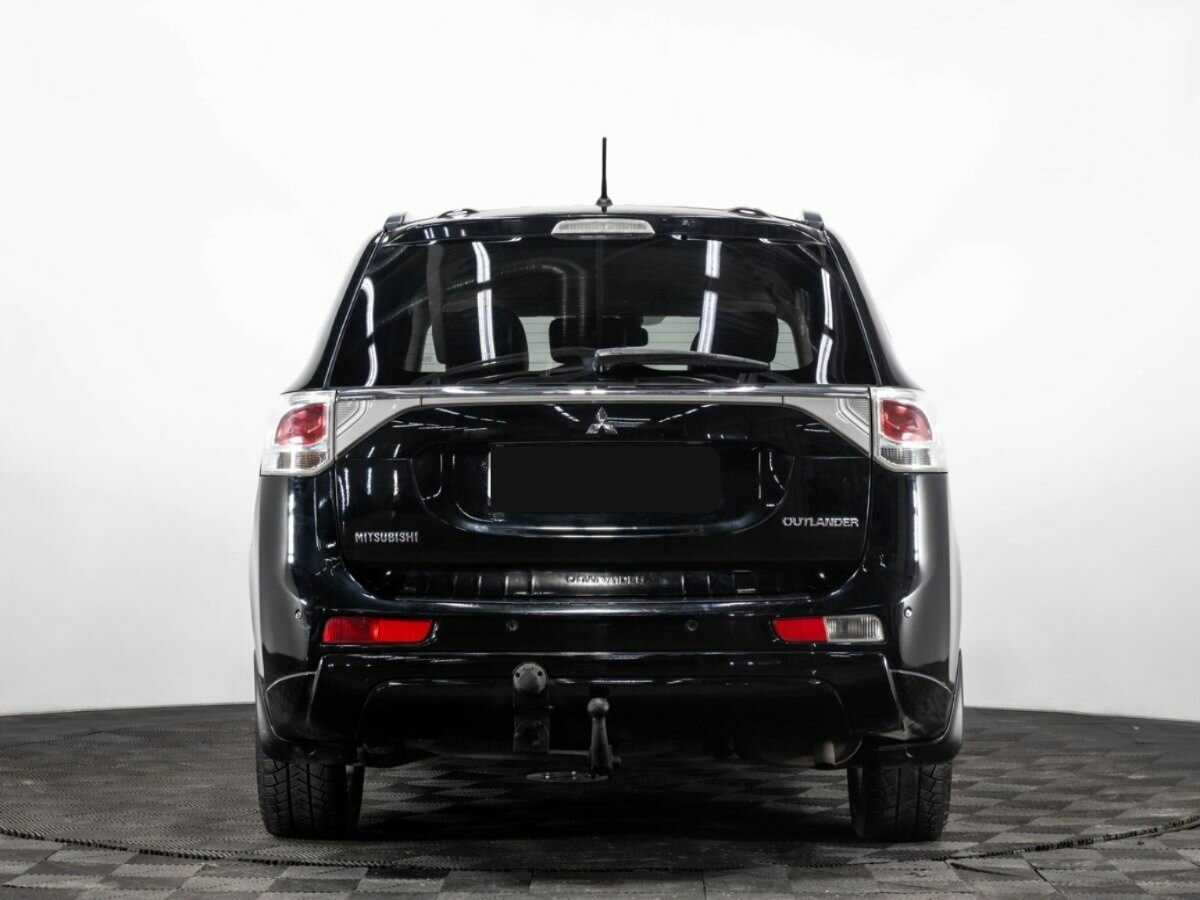 Б/У Митсубиши Оутлэндер 2013 года. Фото: #4