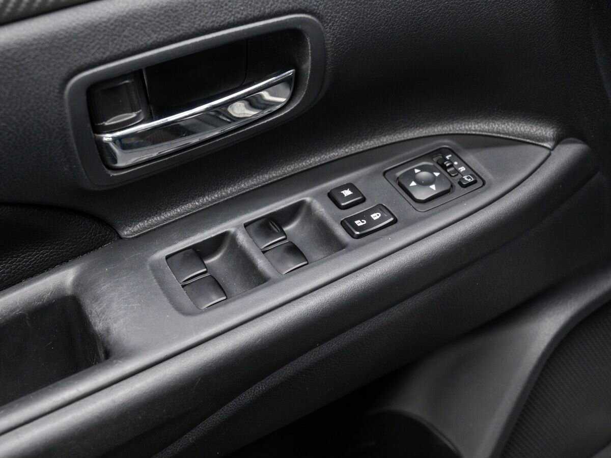 Б/У Митсубиши Оутлэндер 2013 года. Фото: #14