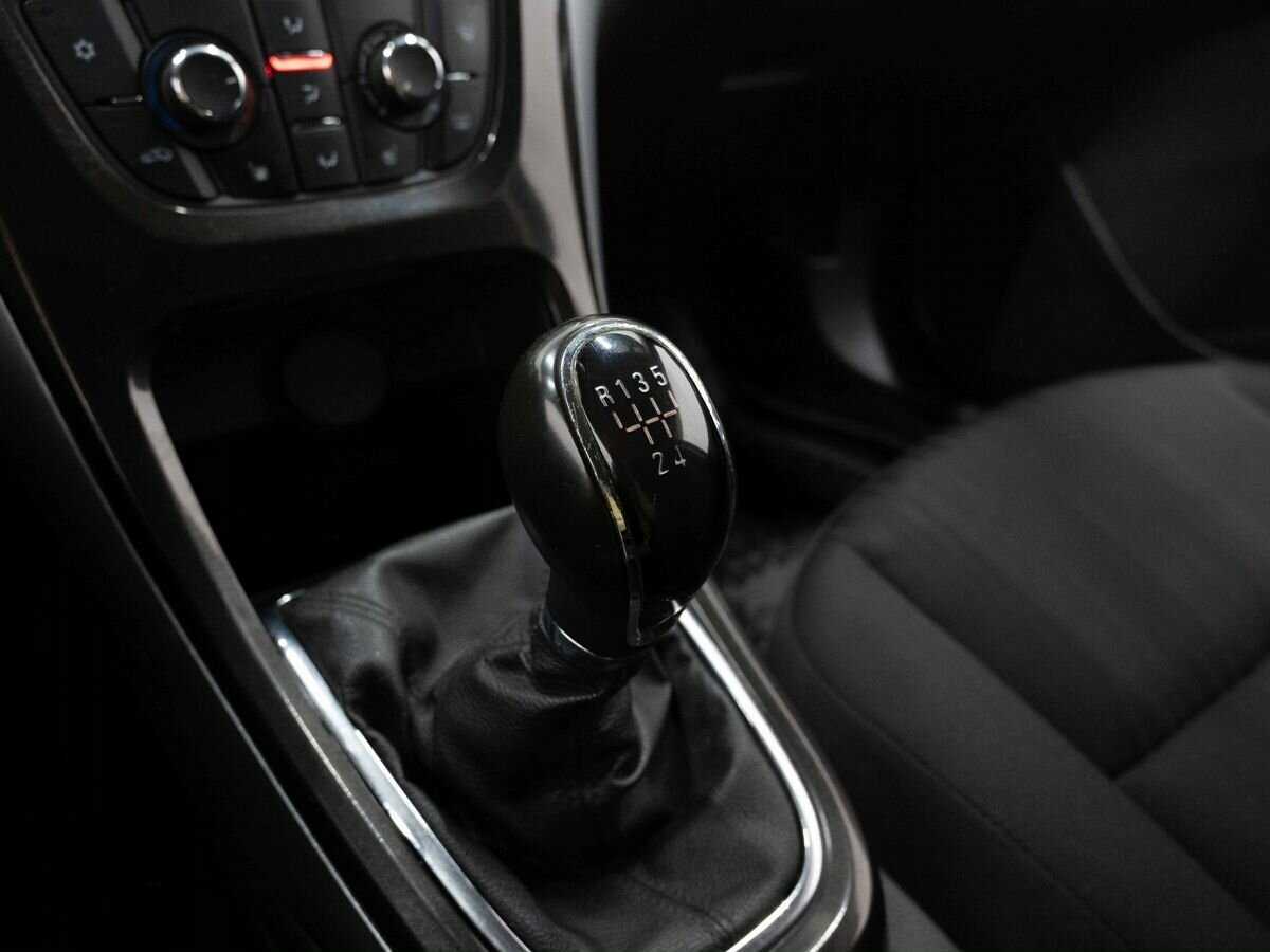 Б/У Опель Астра 2013 года. Фото: #19