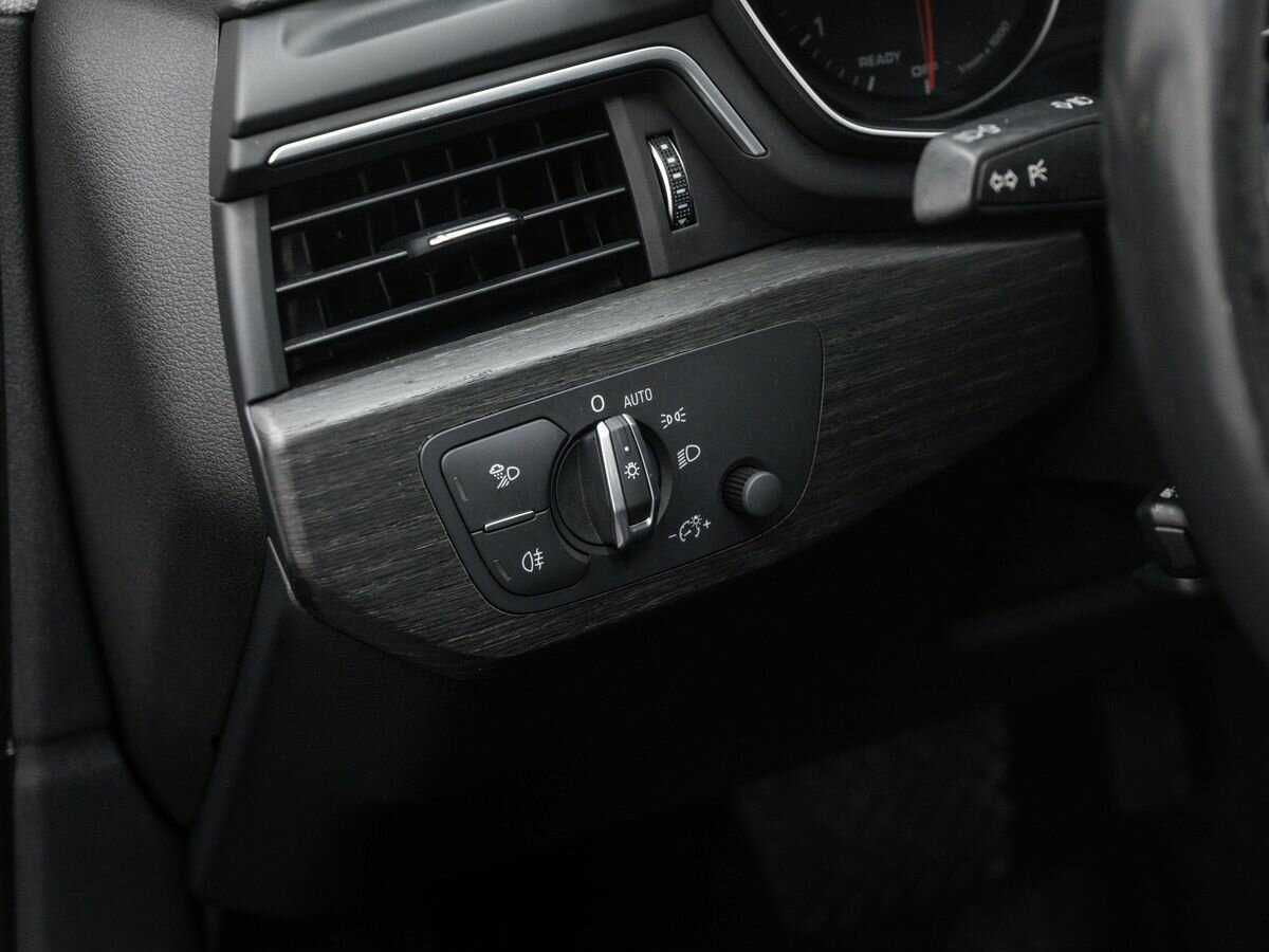 Б/У Ауди А4 2018 года. Фото: #16