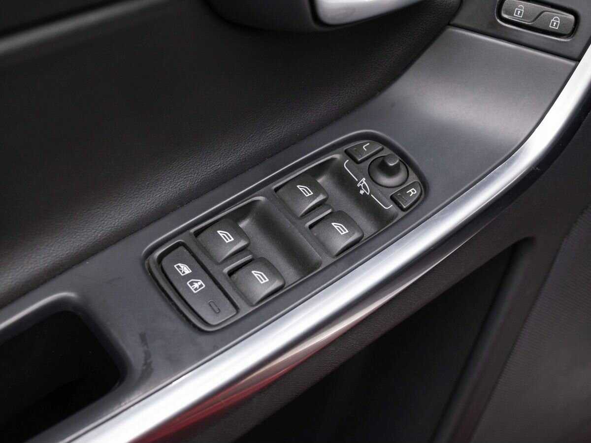 Б/У Вольво ИксЦ60 2014 года. Фото: #15