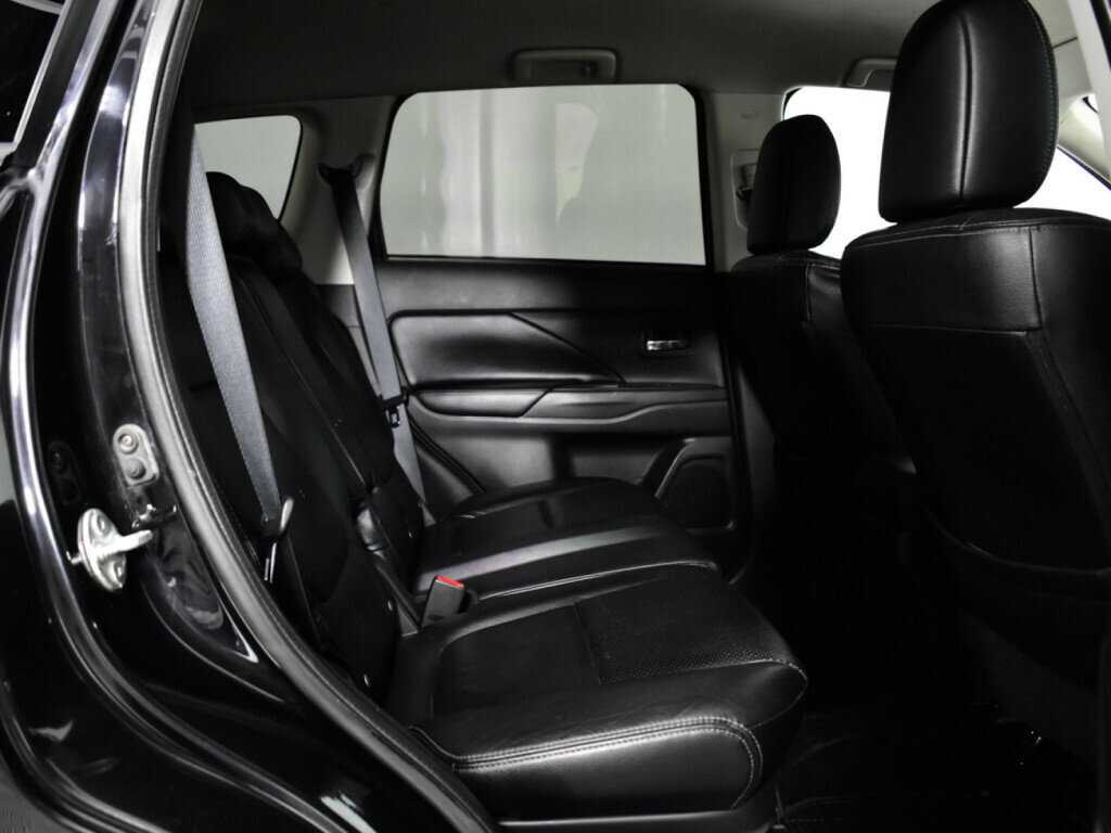 Б/У Митсубиши Оутлэндер 2012 года. Фото: #9