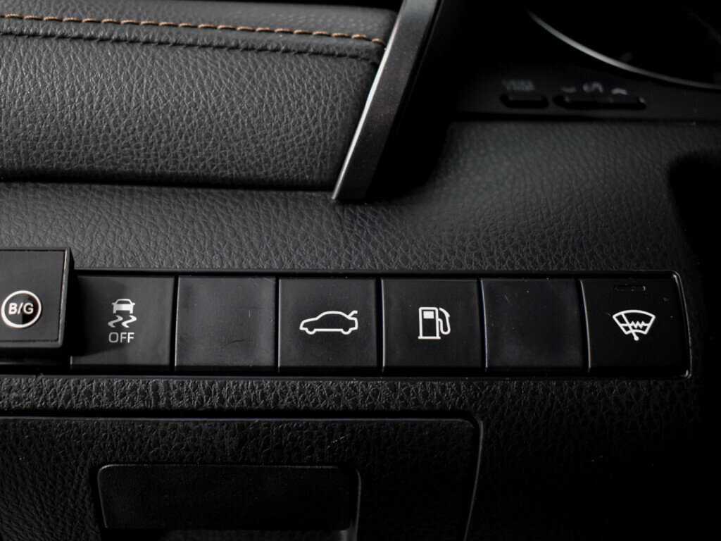 Б/У Тойота Камри 2018 года. Фото: #7