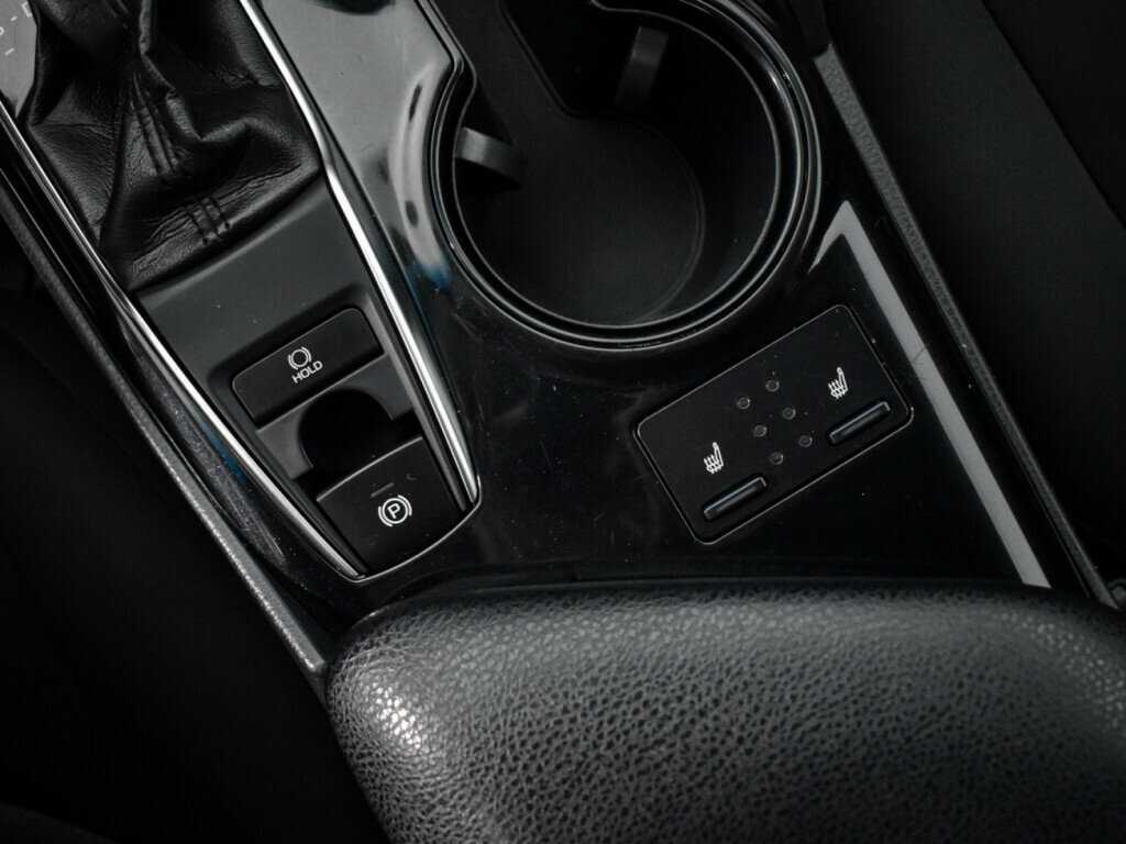 Б/У Тойота Камри 2018 года. Фото: #8