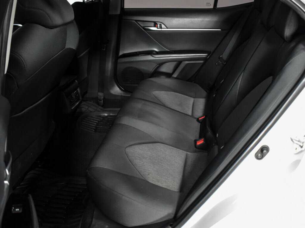 Б/У Тойота Камри 2018 года. Фото: #9