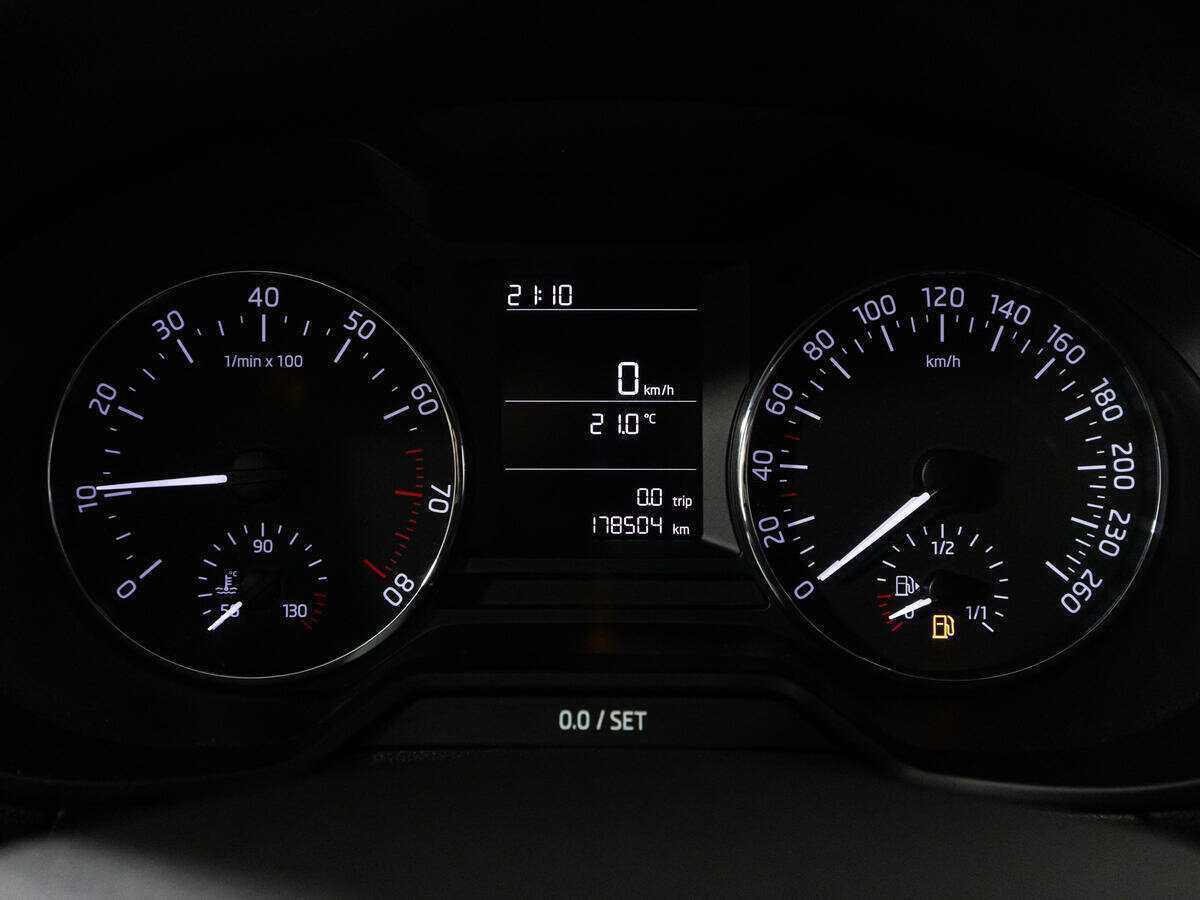 Б/У Шкода Октавия 2014 года. Фото: #11