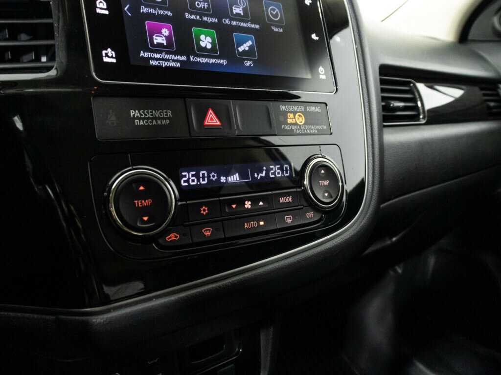 Б/У Митсубиши Оутлэндер 2018 года. Фото: #16