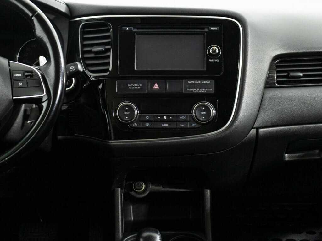 Б/У Митсубиши Оутлэндер 2016 года. Фото: #13