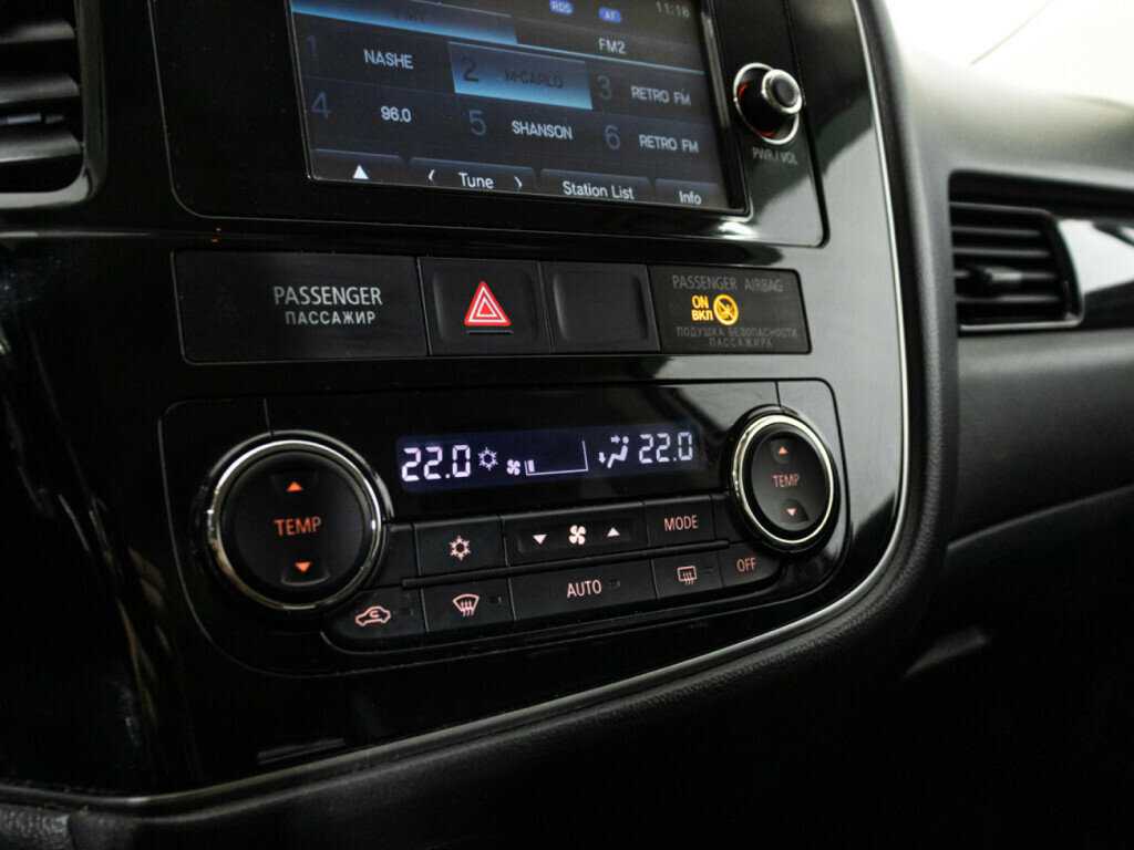 Б/У Митсубиши Оутлэндер 2016 года. Фото: #15