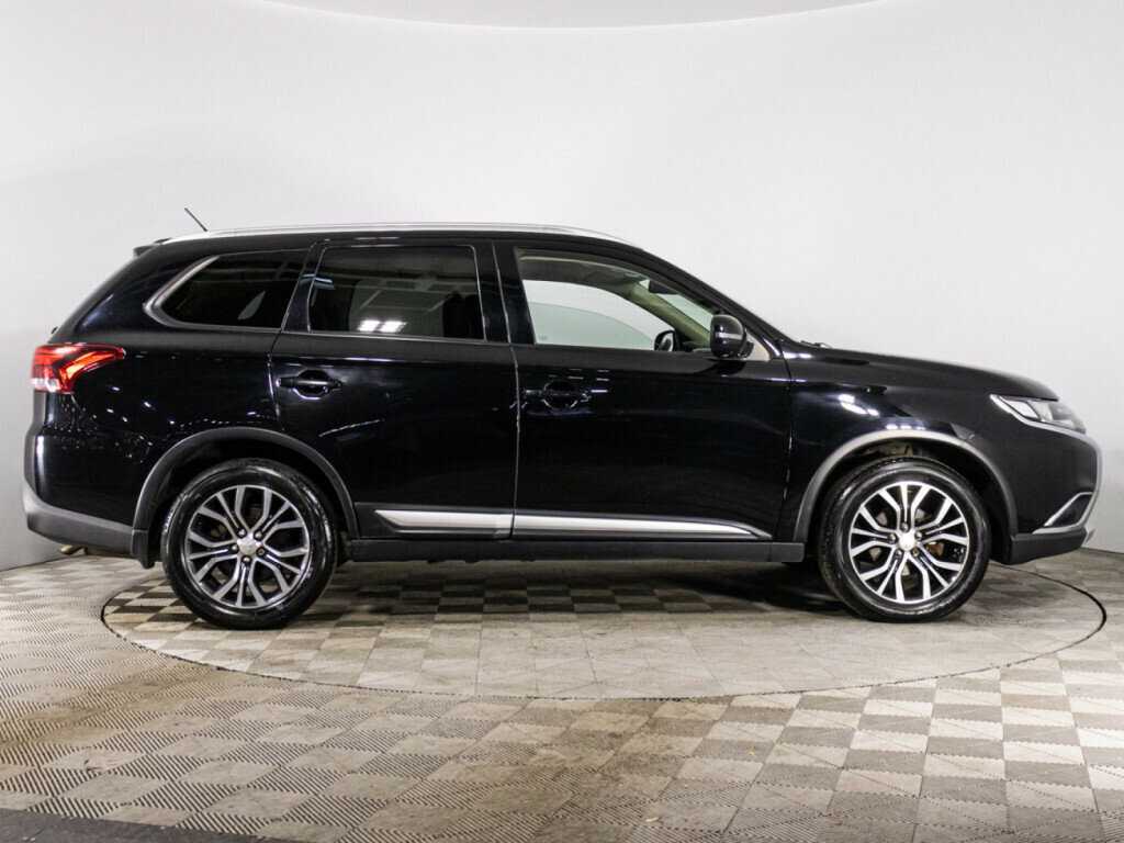 Б/У Митсубиши Оутлэндер 2016 года. Фото: #3