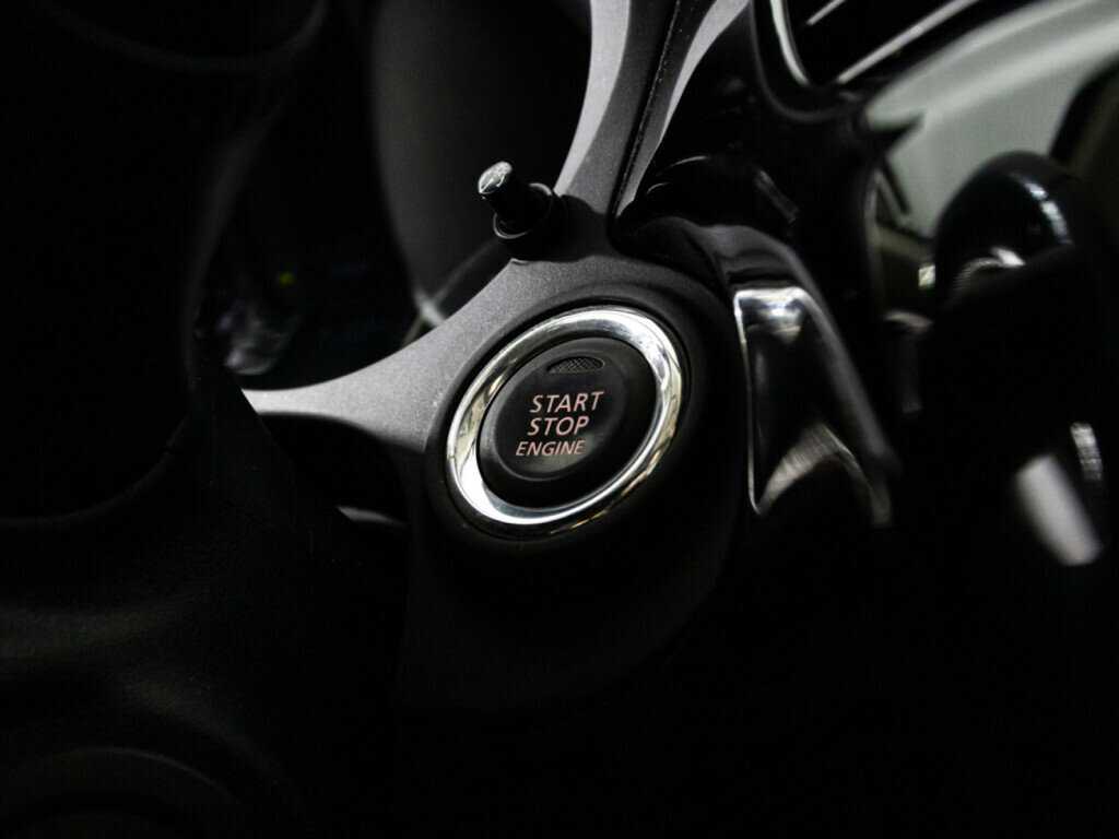 Б/У Митсубиши Оутлэндер 2016 года. Фото: #17