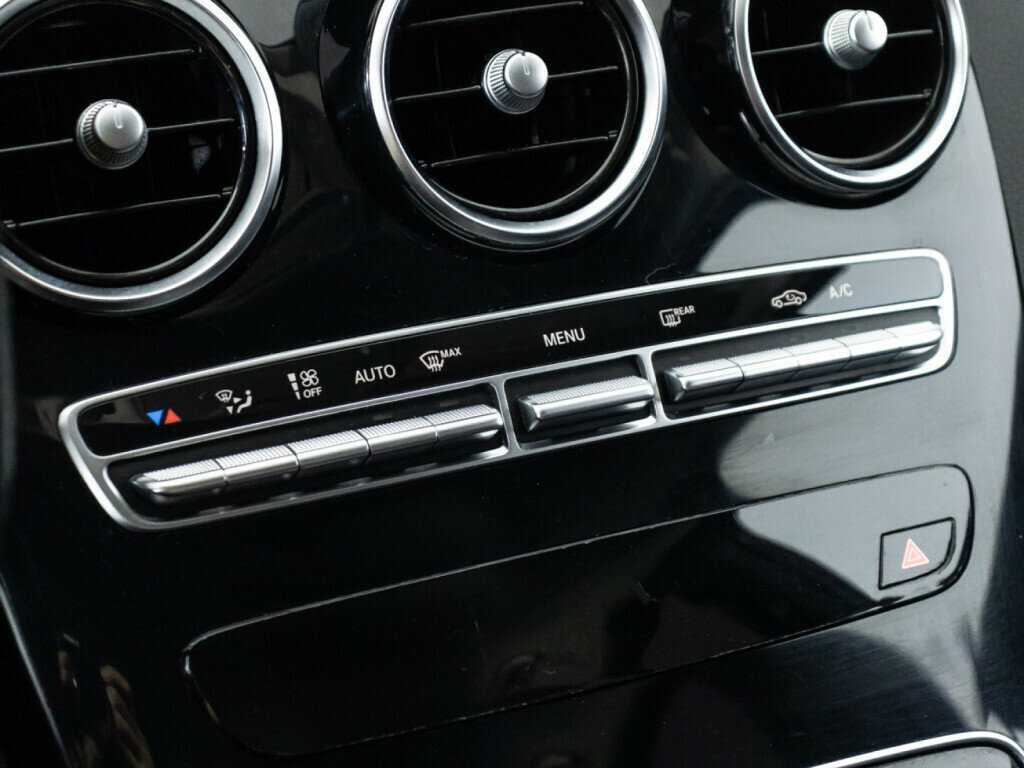 Б/У Мерседес-Бенц Ц-Класс 2016 года. Фото: #17