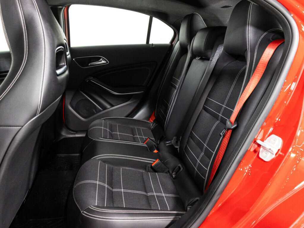 Б/У Мерседес-Бенц А-Класс 2016 года. Фото: #9