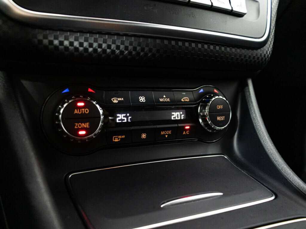 Б/У Мерседес-Бенц А-Класс 2016 года. Фото: #14