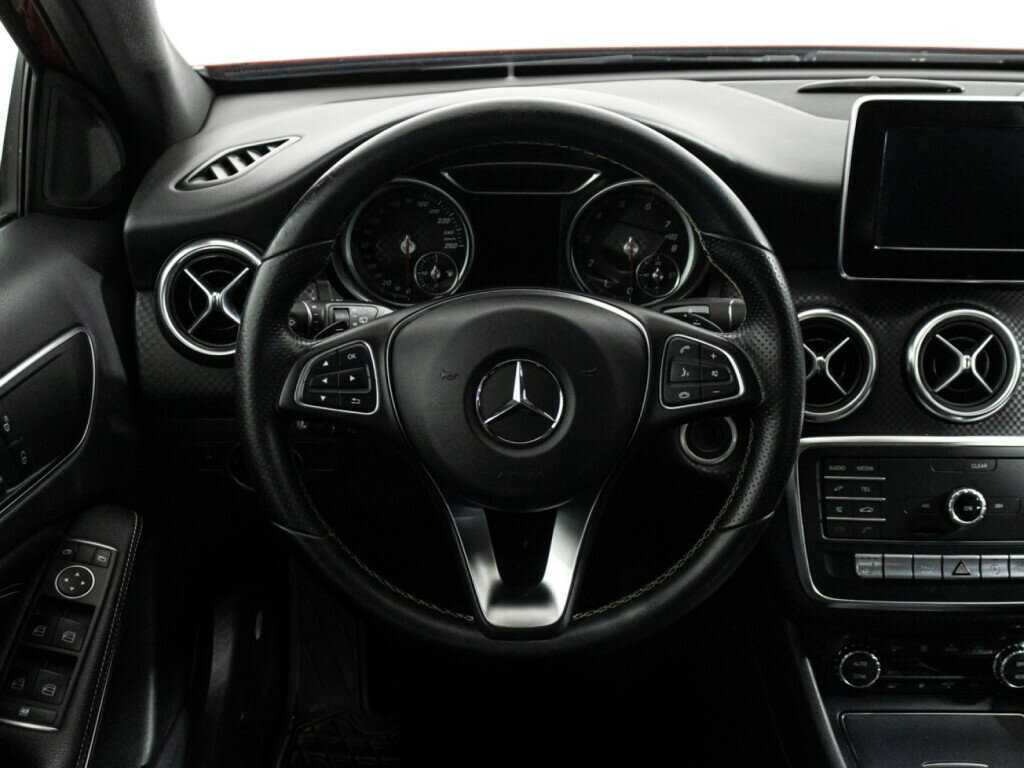 Б/У Мерседес-Бенц А-Класс 2016 года. Фото: #15