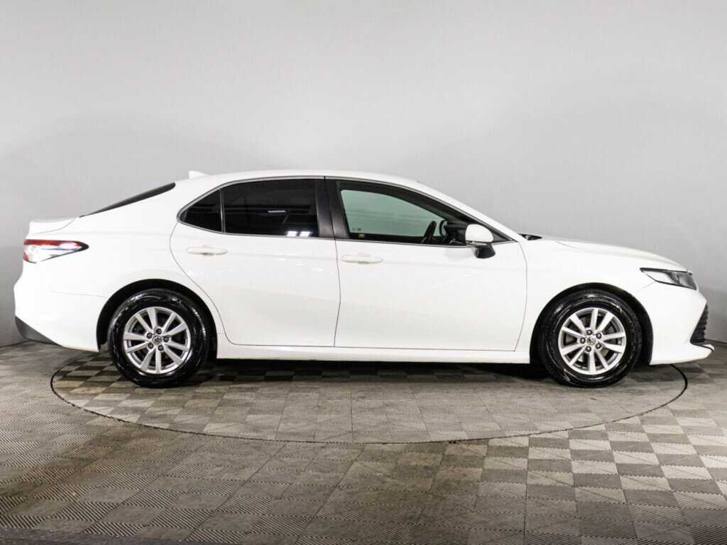 Б/У Тойота Камри 2018 года. Фото: #3