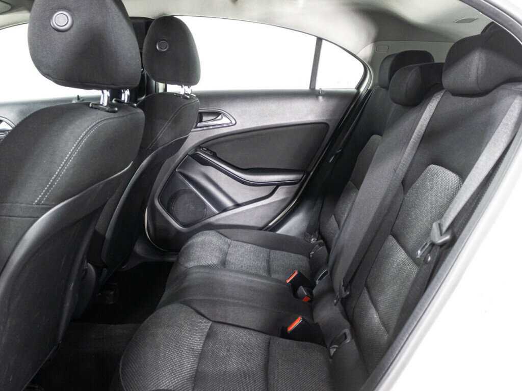 Б/У Мерседес-Бенц А-Класс 2015 года. Фото: #9