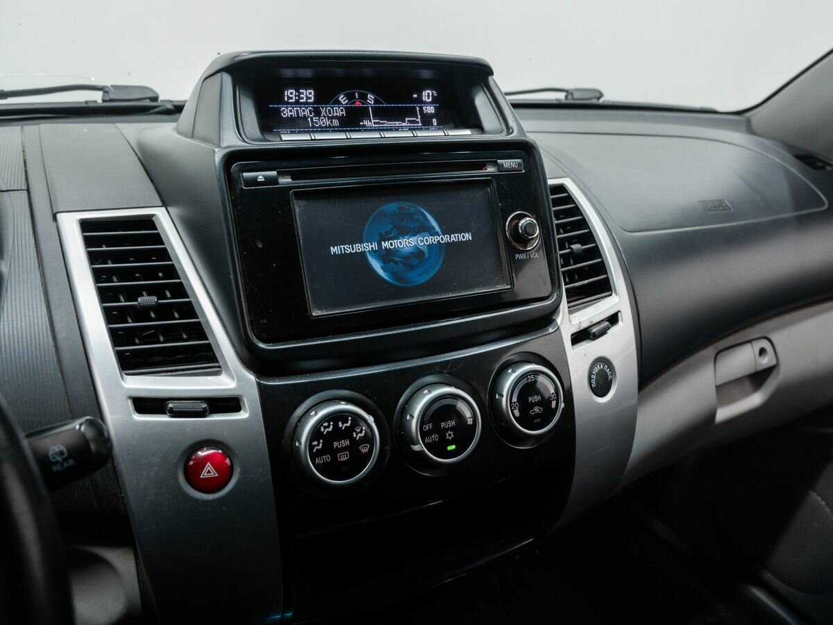 Б/У Митсубиши Паджеро Спорт 2014 года. Фото: #17