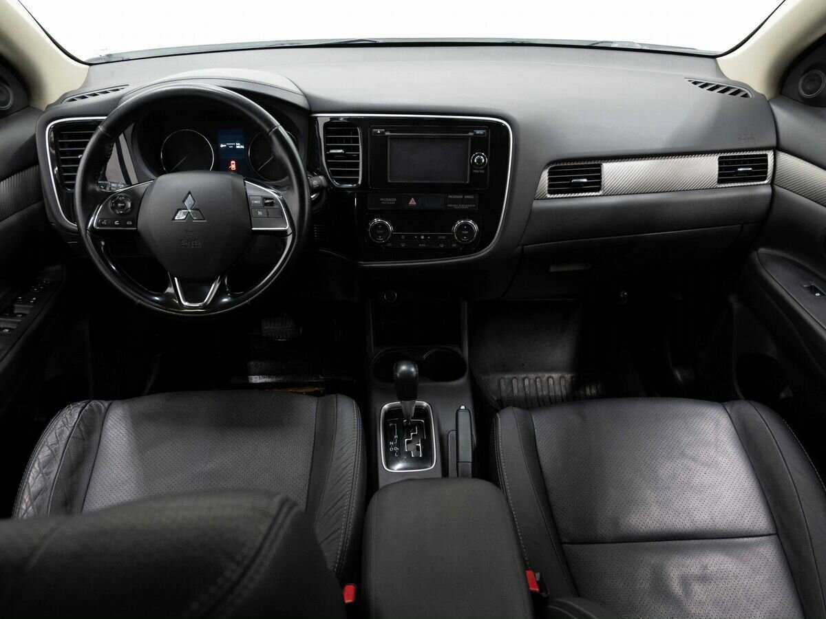 Б/У Митсубиши Оутлэндер 2015 года. Фото: #14