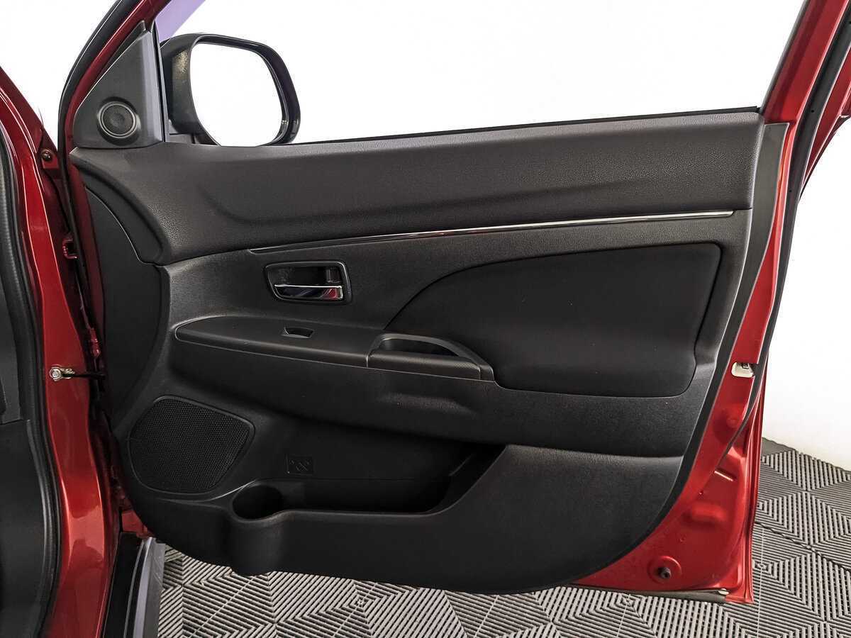 Б/У Митсубиши АС-Икс 2018 года. Фото: #24