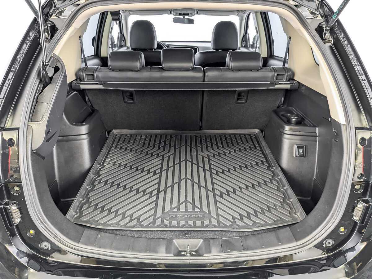 Б/У Митсубиши Оутлэндер 2021 года. Фото: #9