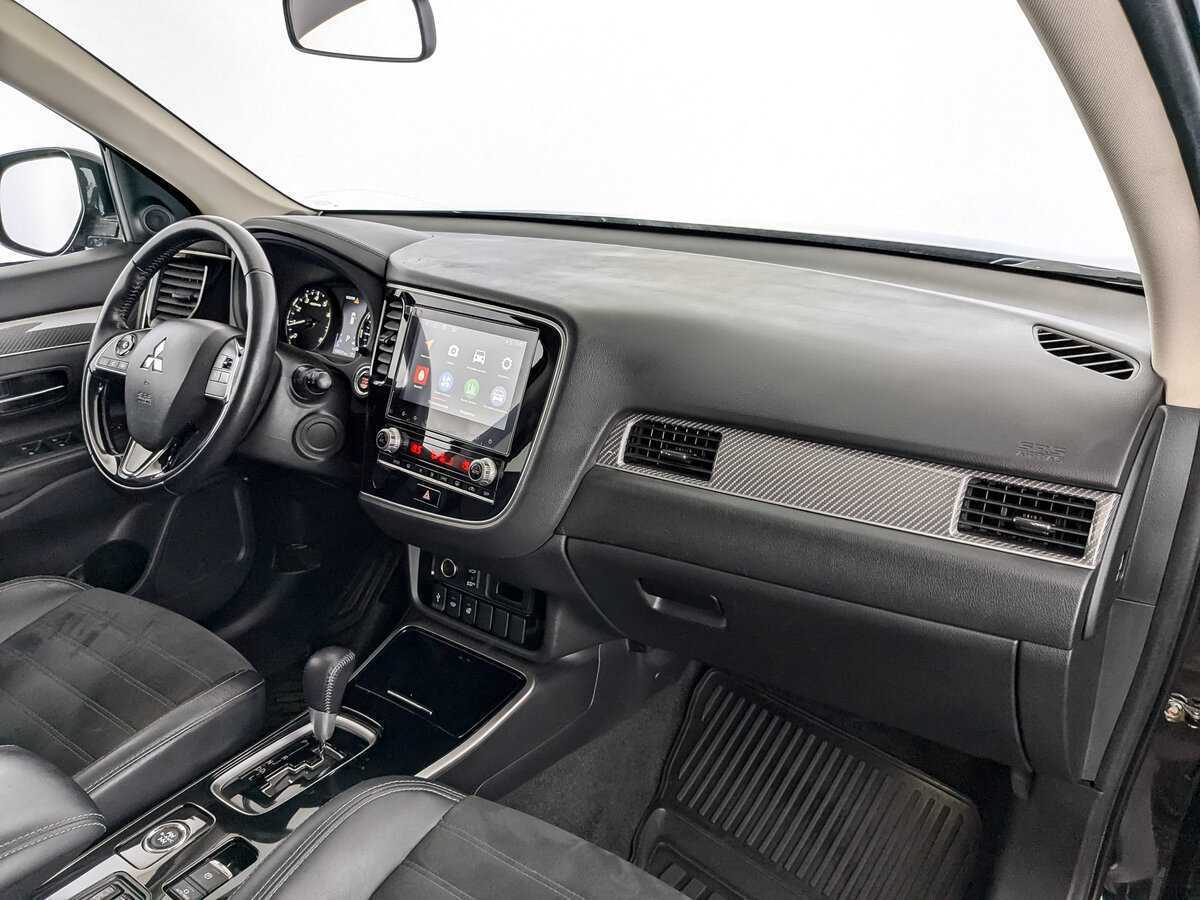 Б/У Митсубиши Оутлэндер 2021 года. Фото: #10