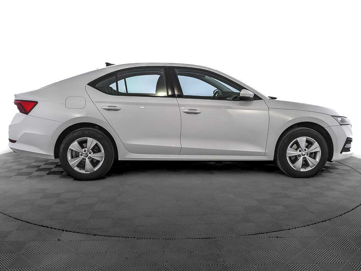 Б/У Шкода Октавия 2021 года. Фото: #3