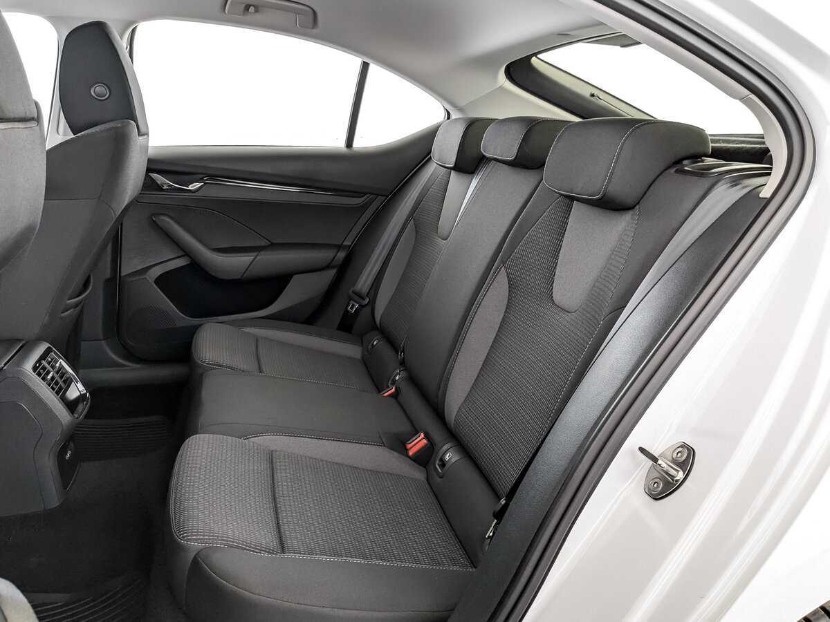 Б/У Шкода Октавия 2021 года. Фото: #11