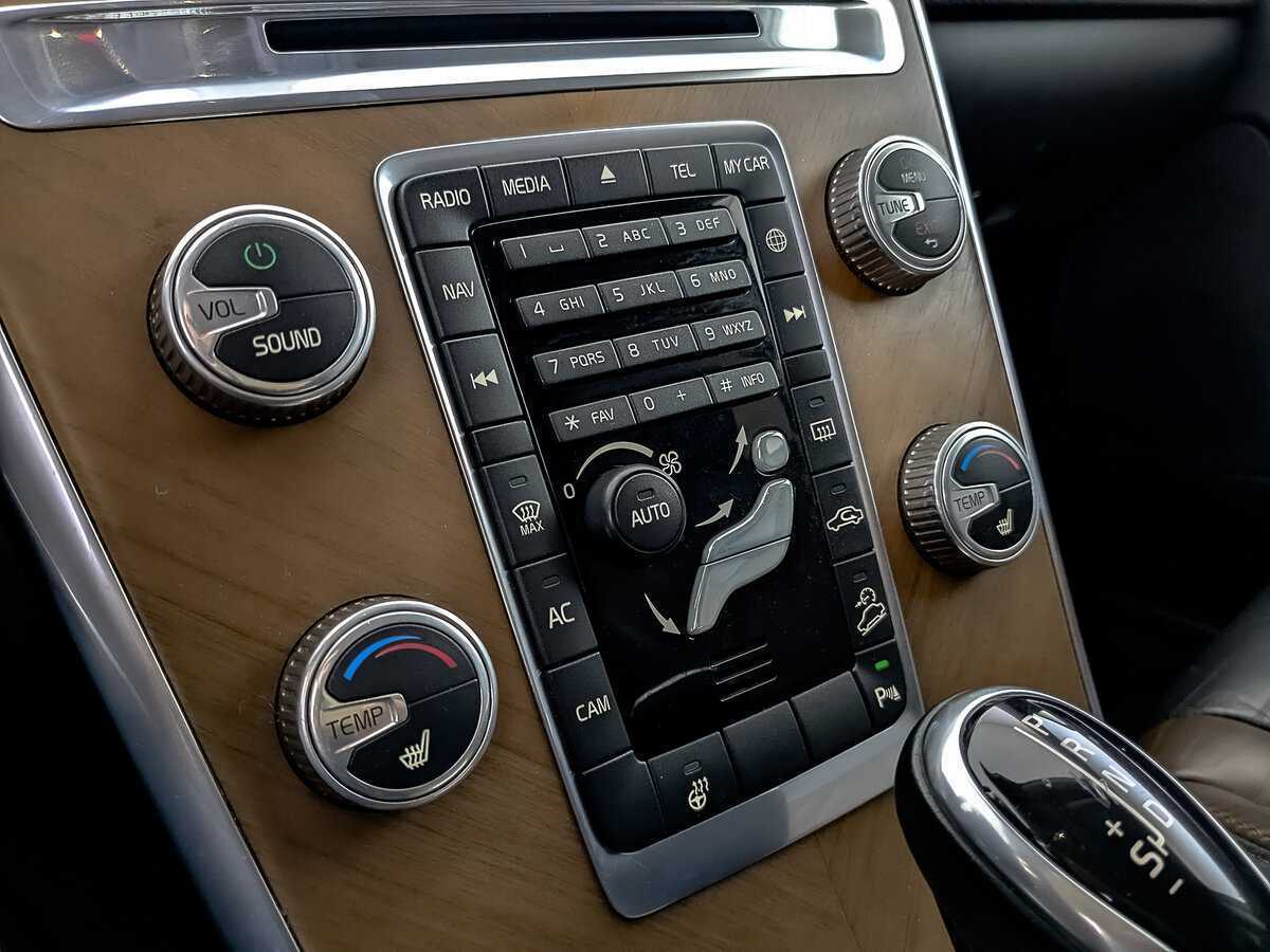 Б/У Вольво ИксЦ60 2014 года. Фото: #20