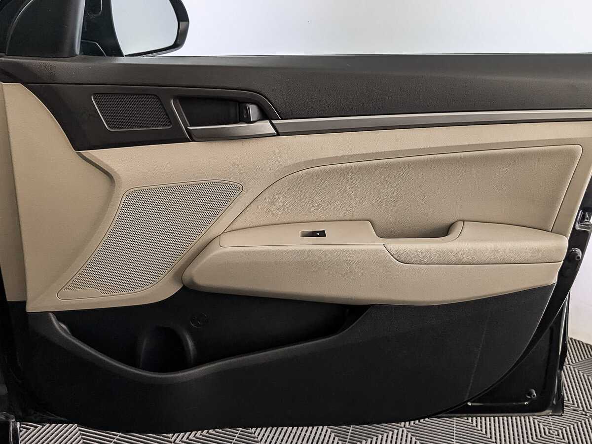 Б/У Хендай Елантра 2017 года. Фото: #24